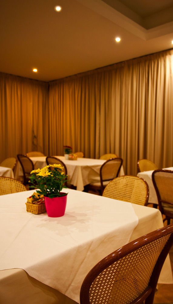 Moderno Hotel 3*