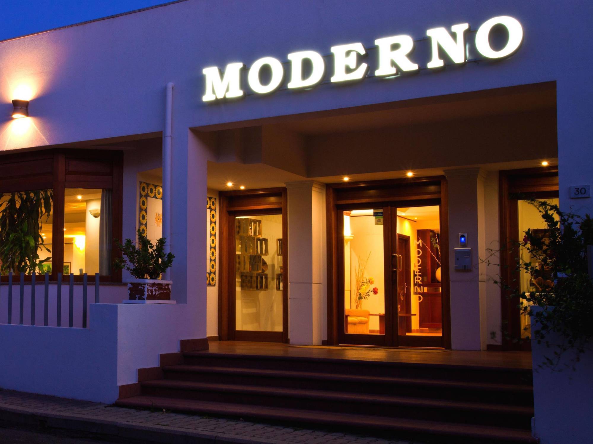 Moderno Hotel 3*
